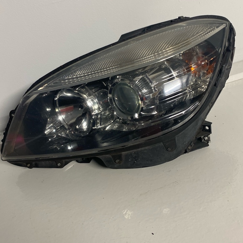 Mercedes Benz C Class Headlight 2008 2009 2010 2011 Driver Left Side (Used)